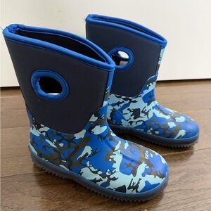 Lilly & Dan Blue Camouflage Kids Rain Boots with Pull Handles